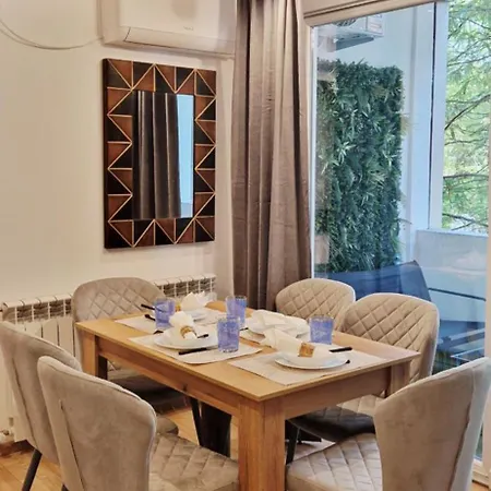 3-bedroom Near Center Area With Parking *